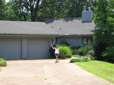 145-pattywaving.jpg