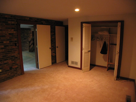 077-lowerbedroom
