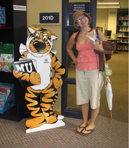 049-patty-posing-next-to-tiger